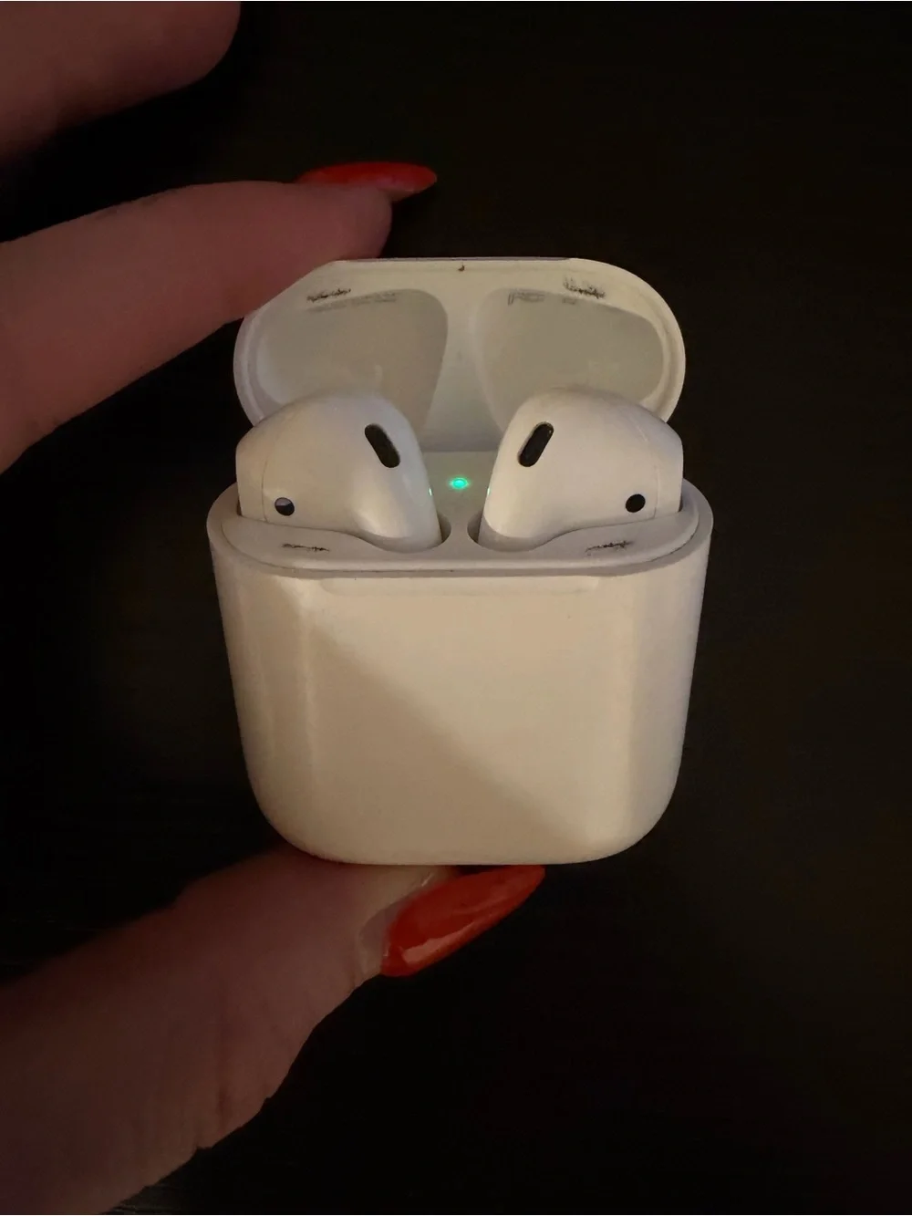 Apple White Wireless Earbuds with Charging Case